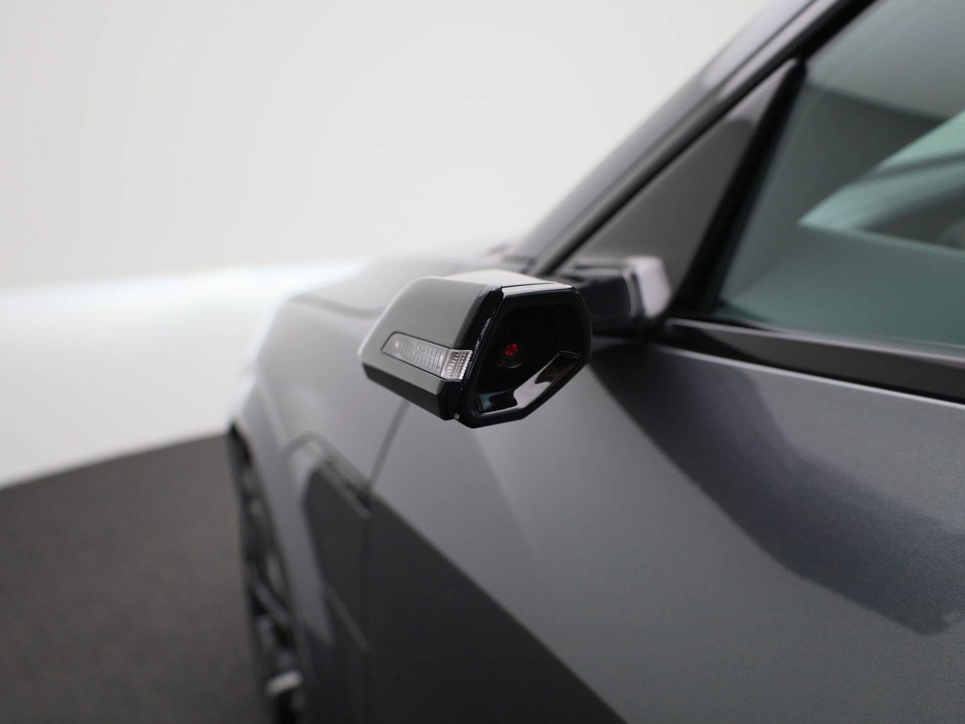 Audi-Q8 Sportback e-tron-image-37