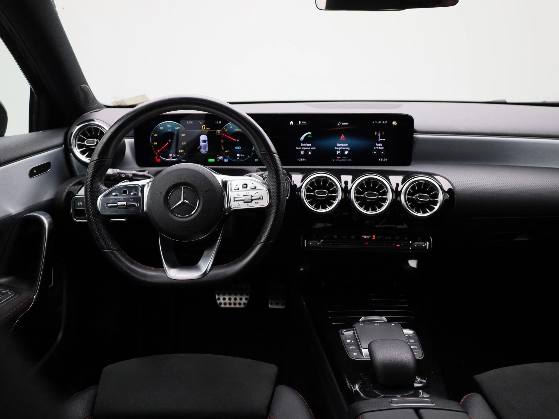 Mercedes-Benz-A-Klasse-image-6