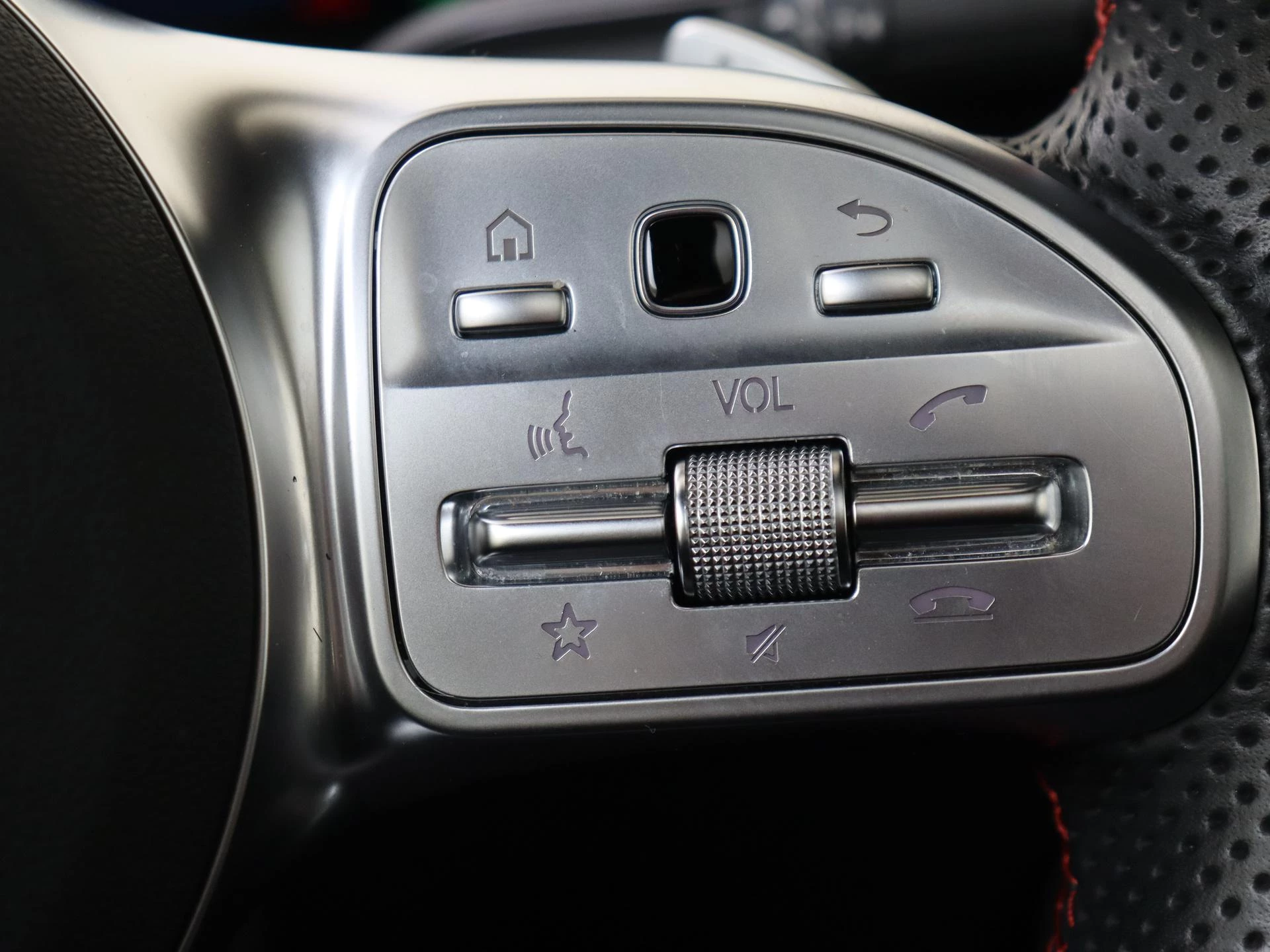 Mercedes-Benz-B-Klasse-image-13