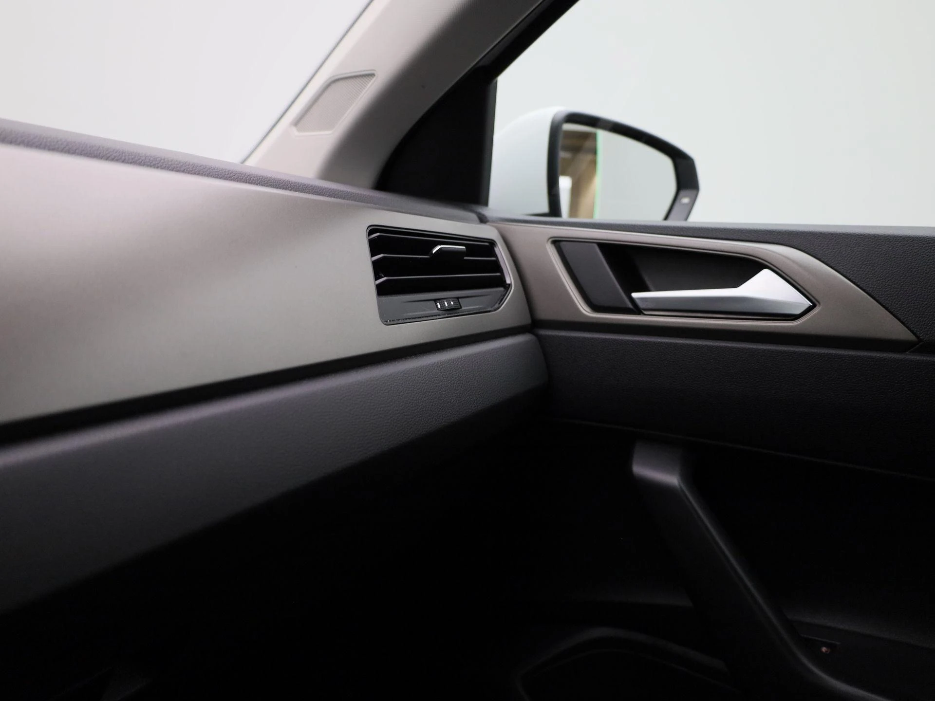 Volkswagen-Polo-image-26