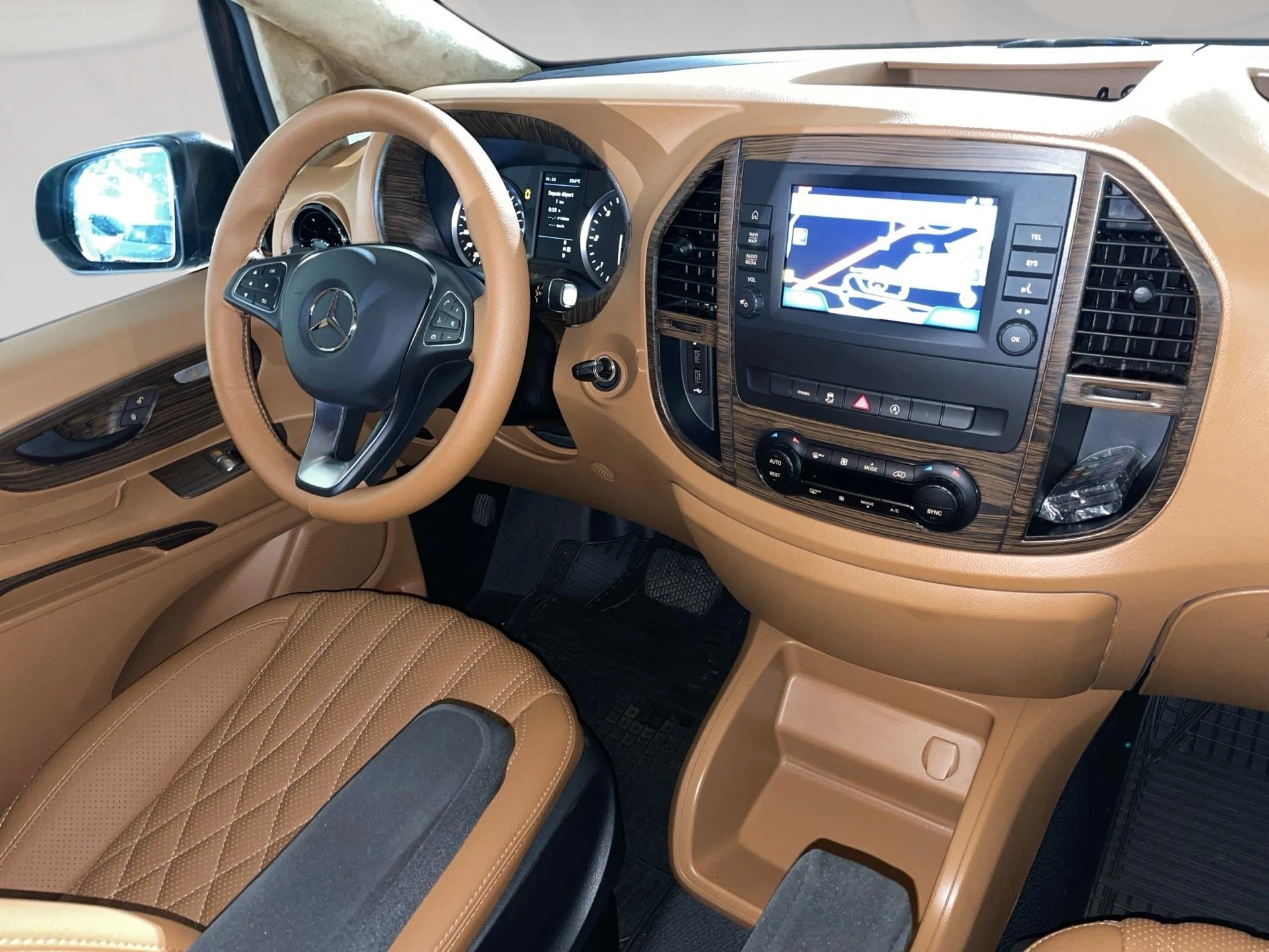 Mercedes-Benz-Vito-image-6