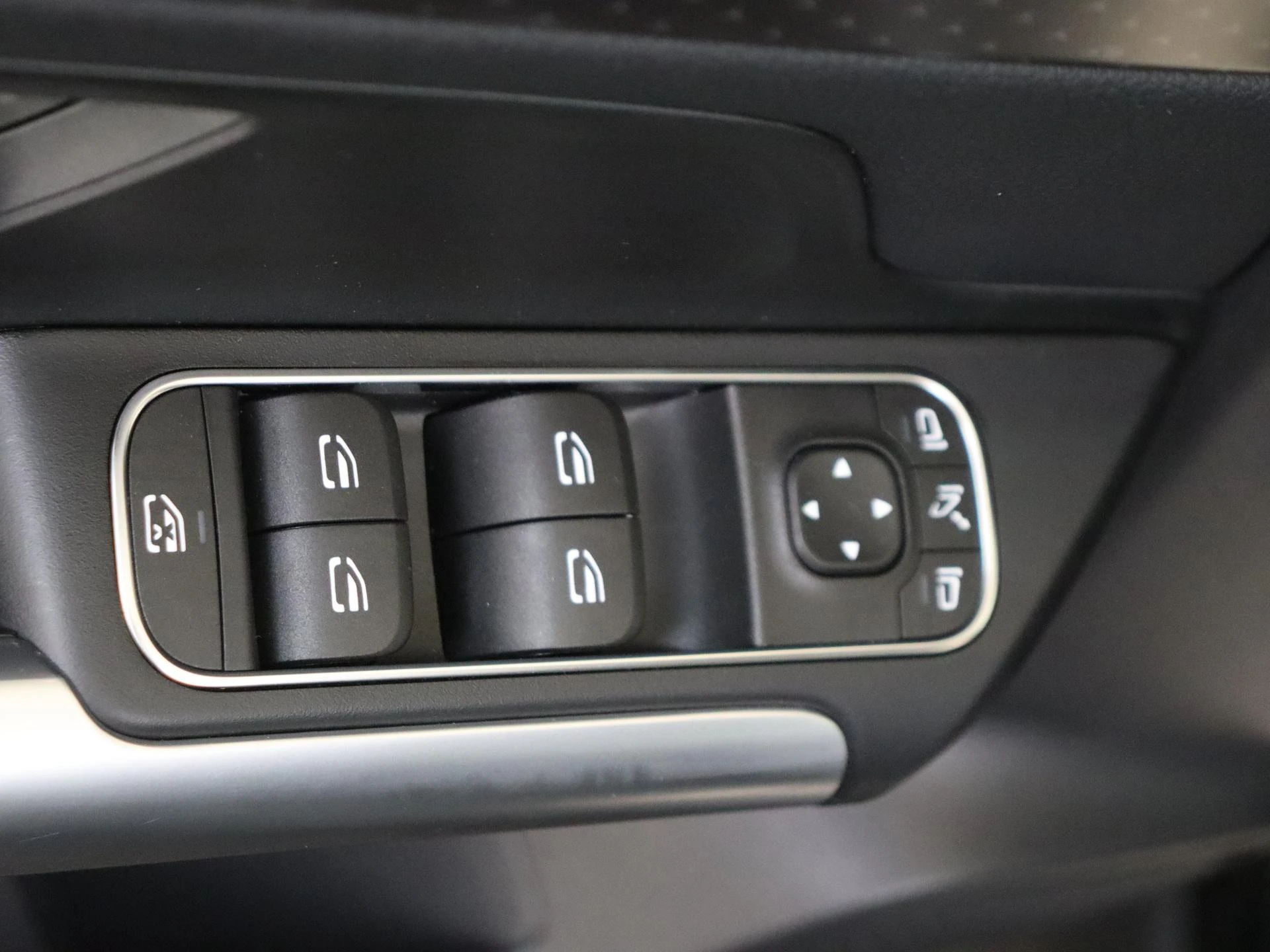 Mercedes-Benz-GLA-image-25