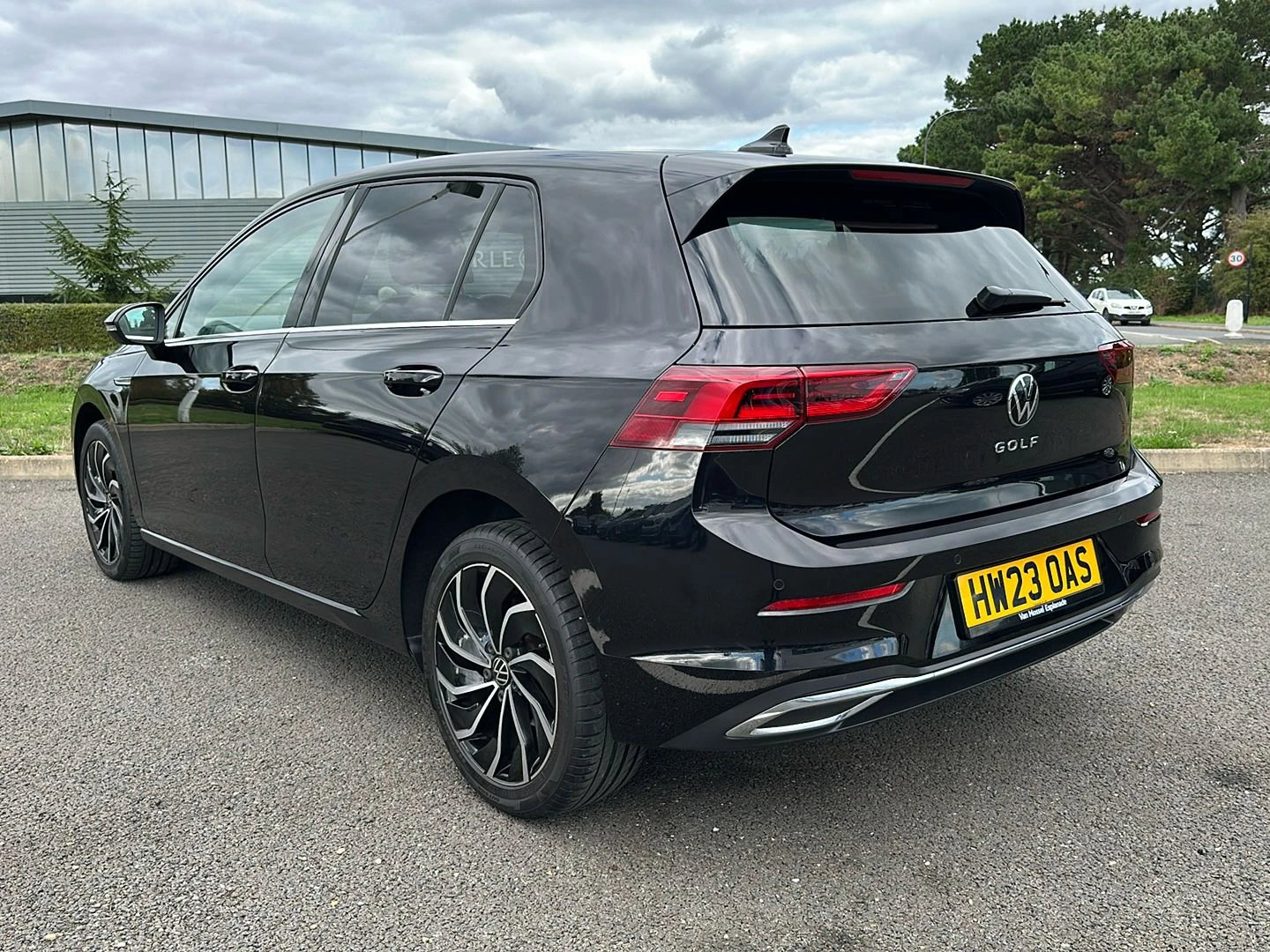 Volkswagen-Golf-image-2