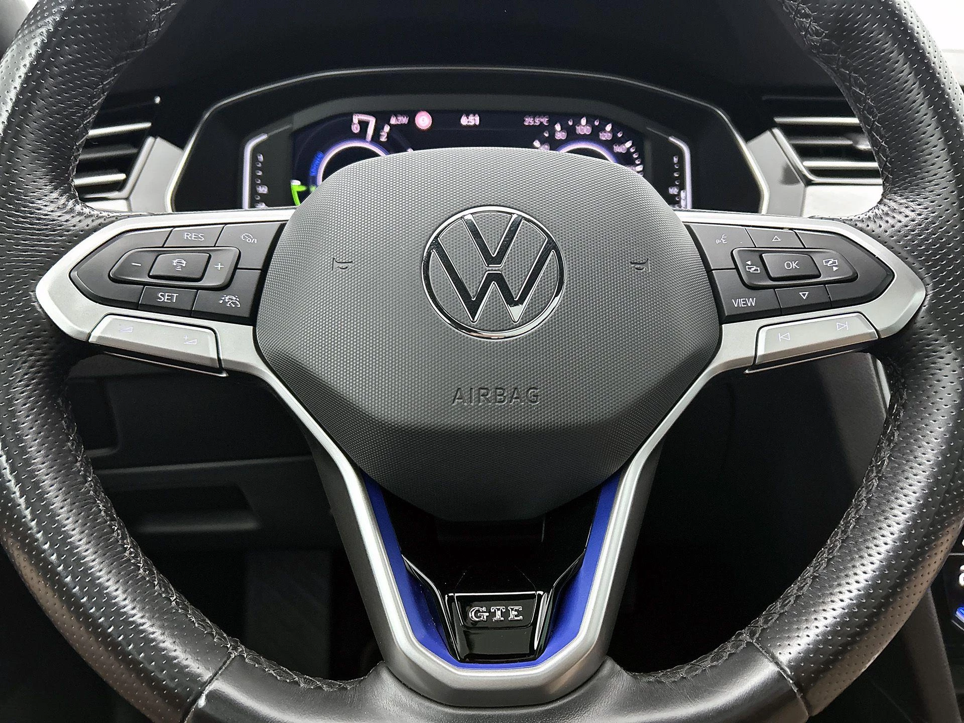 Volkswagen-Passat-image-50