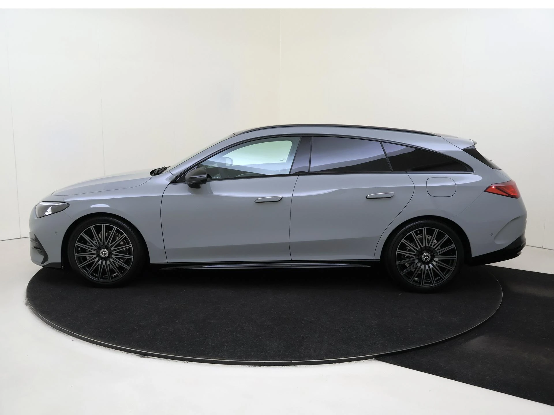 Mercedes-Benz-CLA-image-7