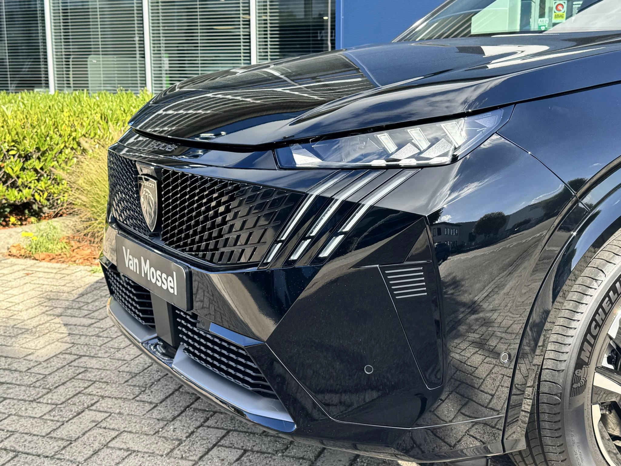 Peugeot-e-5008-image-6