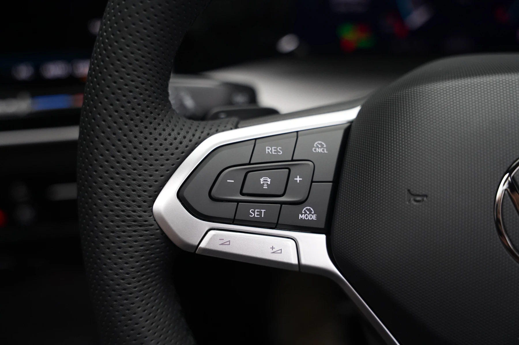 Volkswagen-Golf-image-16