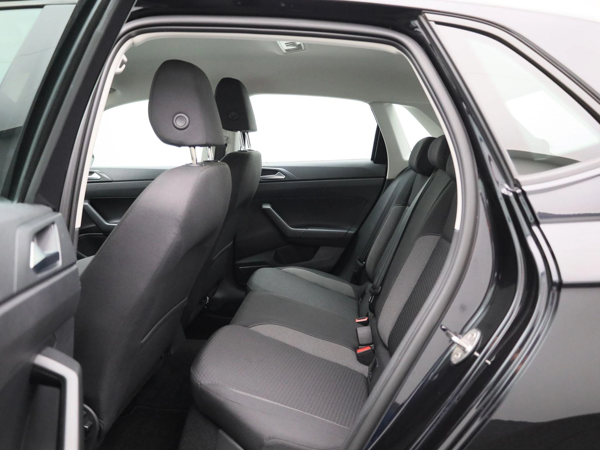 Volkswagen-Polo-image-9
