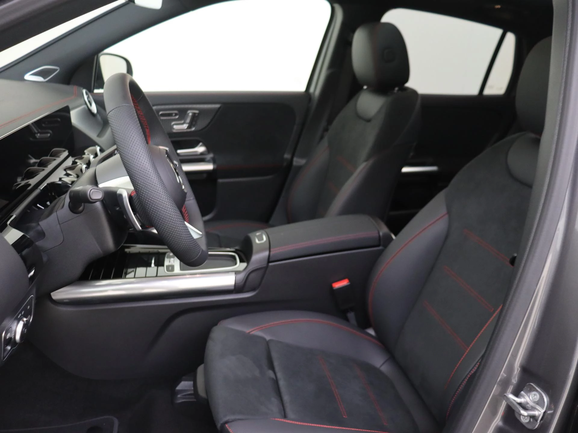 Mercedes-Benz-EQA-image-10