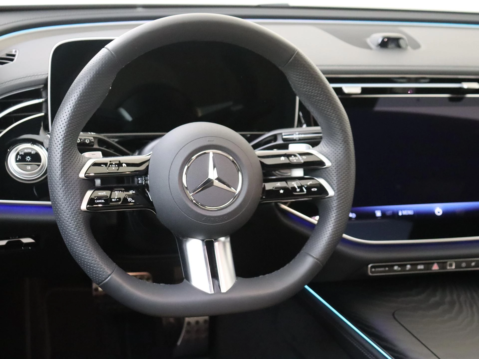 Mercedes-Benz-E-Klasse-image-9