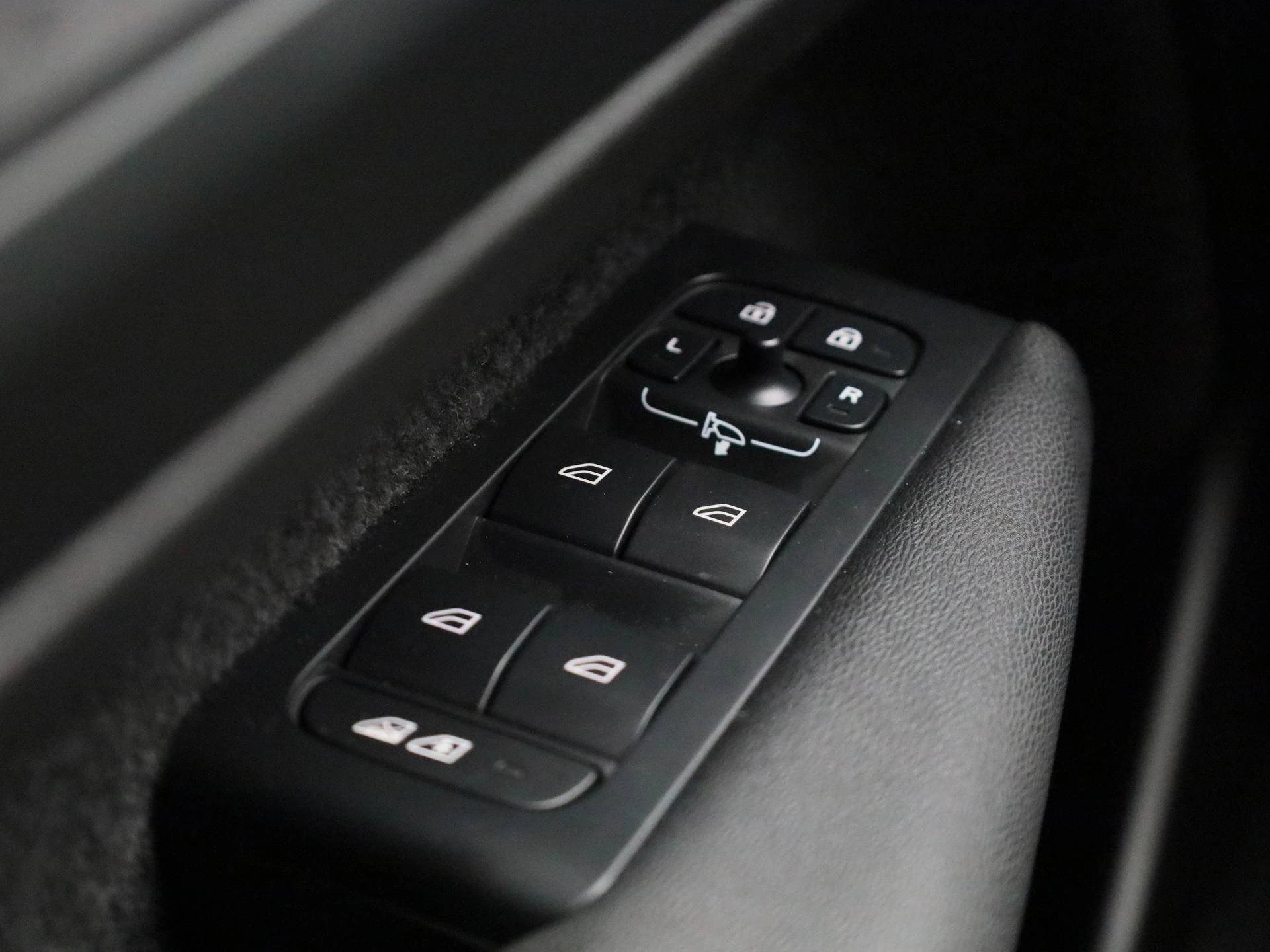 Volvo-XC40-image-30