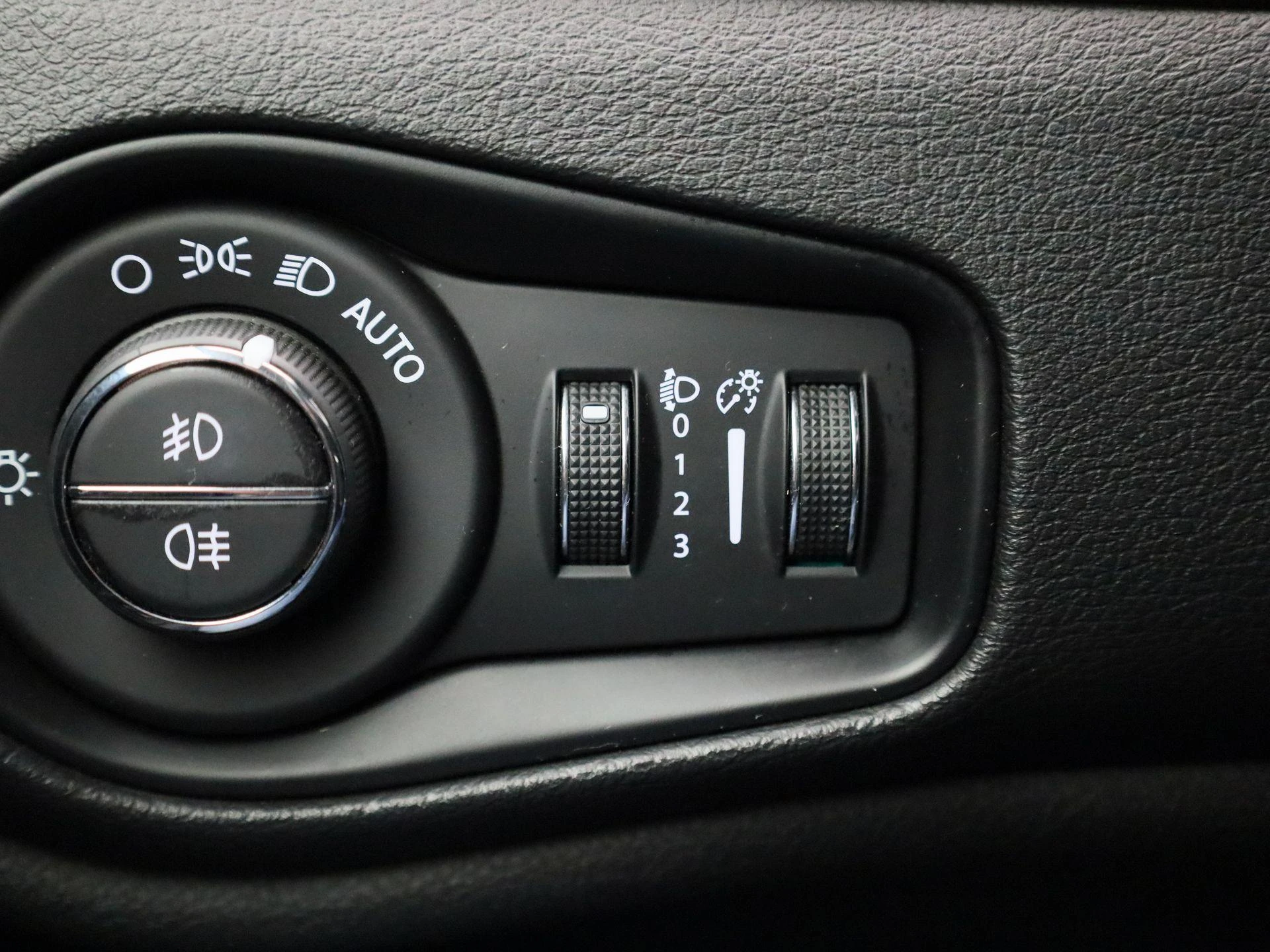 Jeep-Renegade-image-22