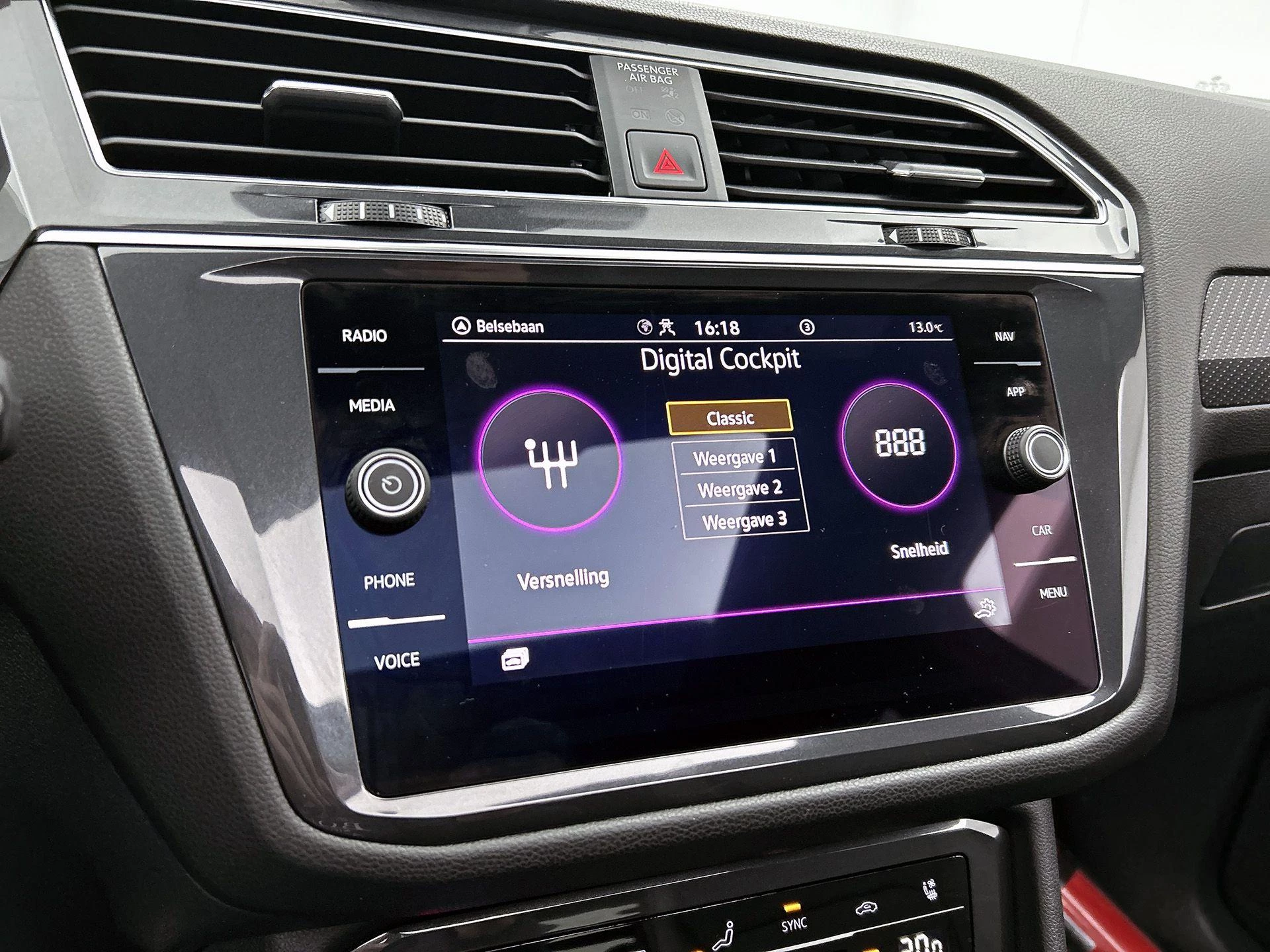 Volkswagen-Tiguan-image-10