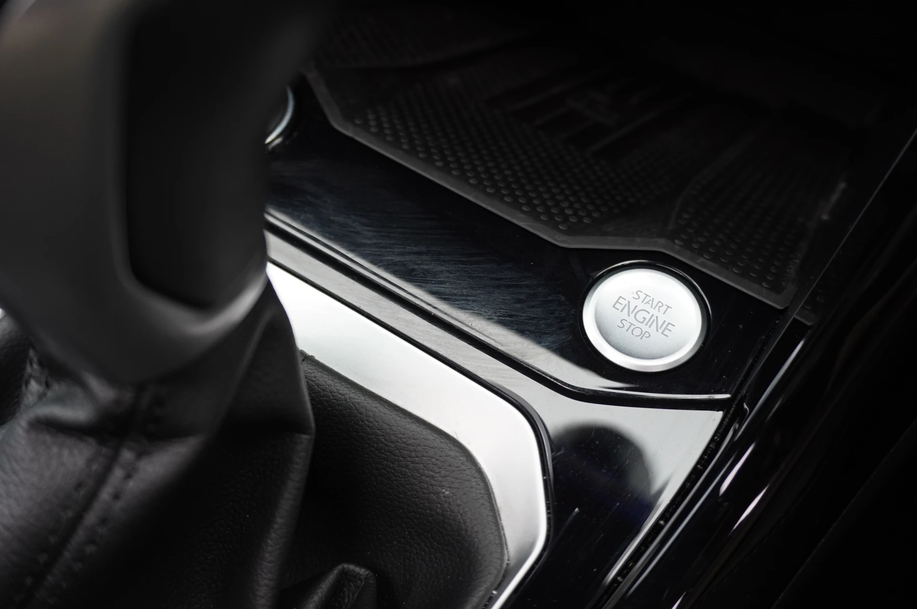Volkswagen-T-Roc-image-30