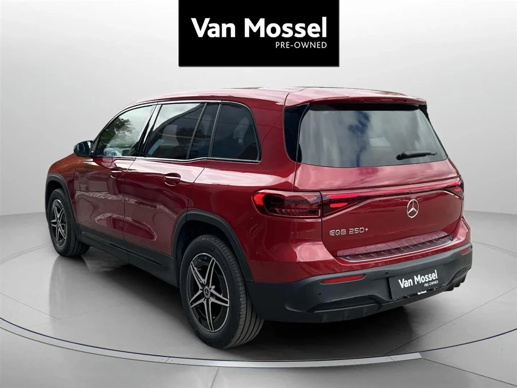 Mercedes-Benz-EQB-image-6