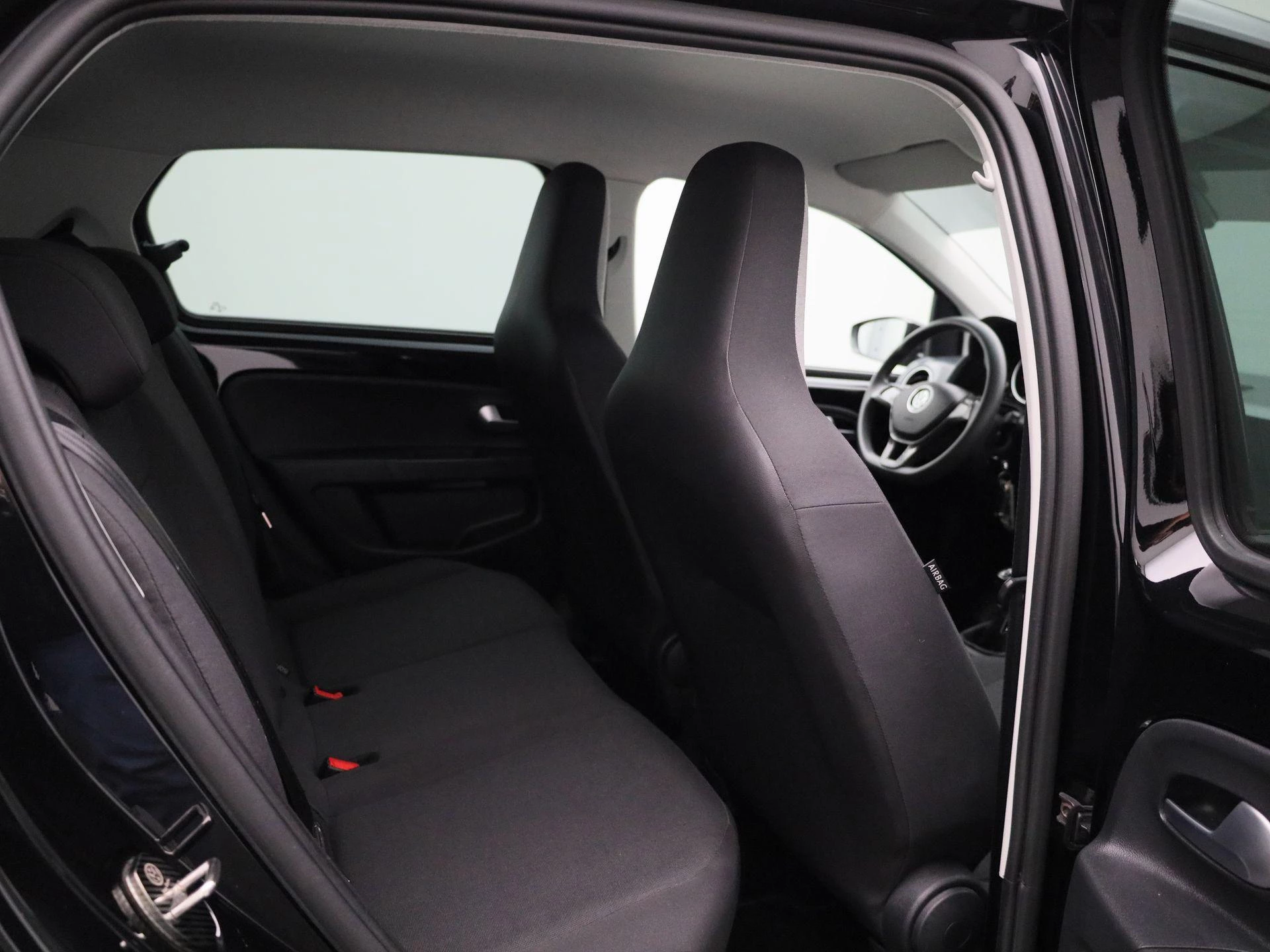 Volkswagen-up!-image-27
