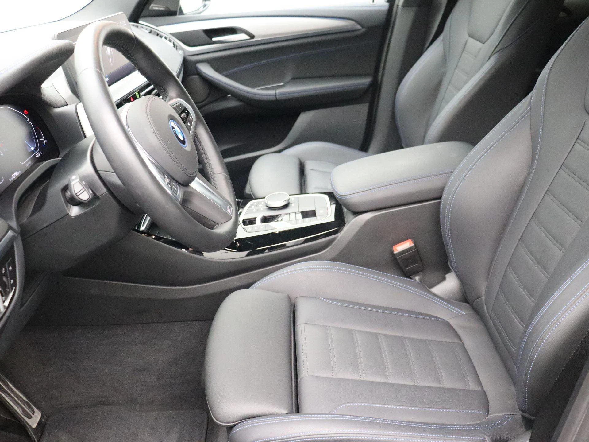 BMW-iX3-image-10