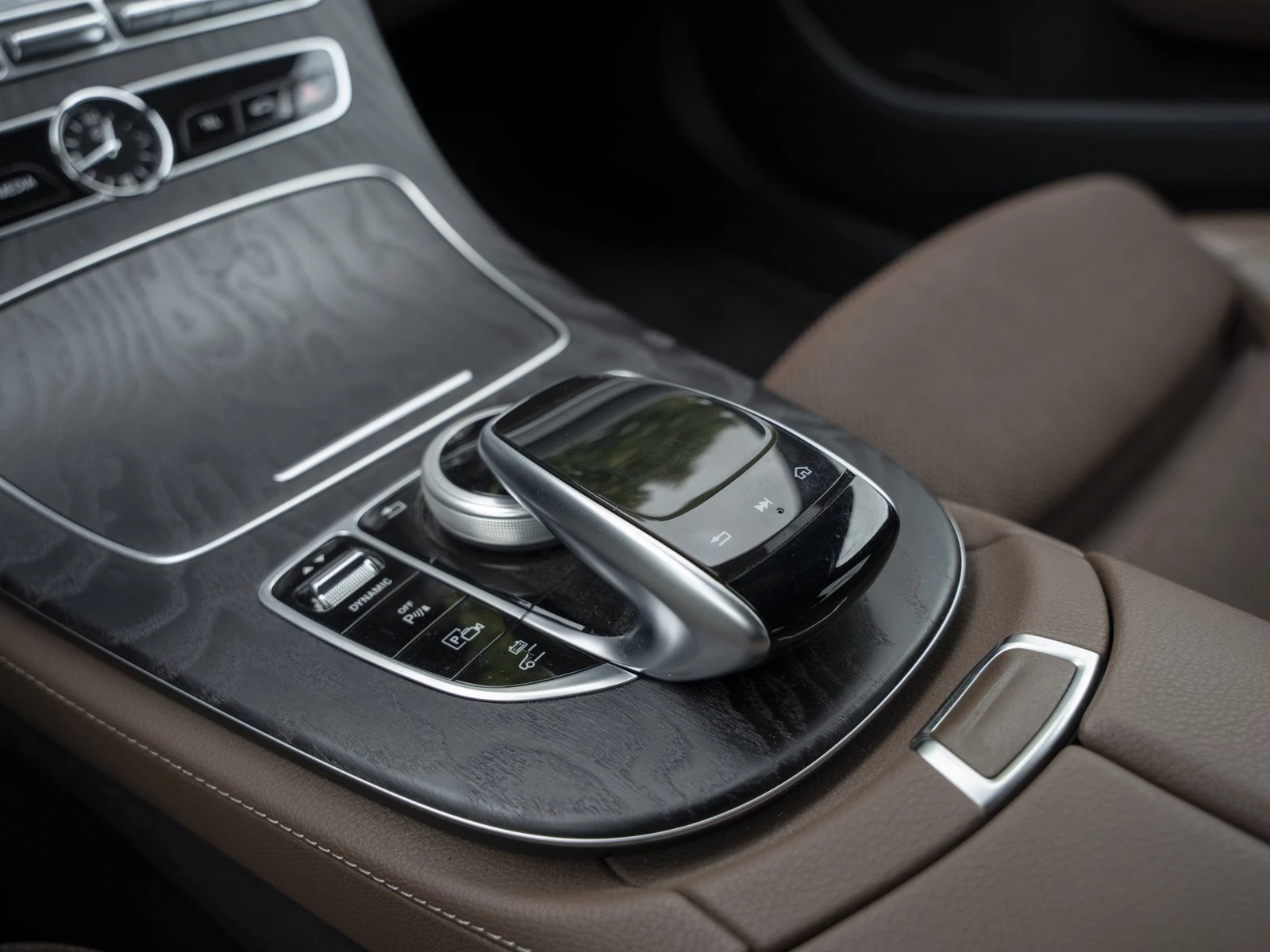 Mercedes-Benz-E-Klasse-image-17