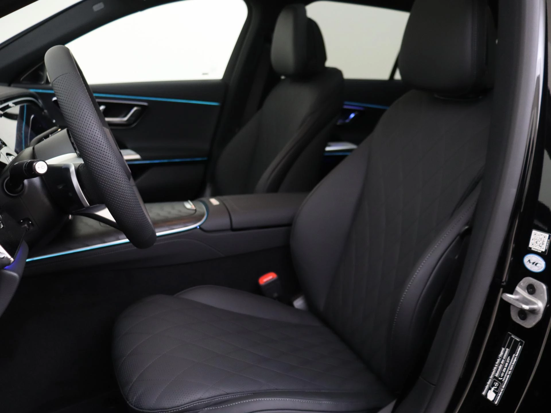 Mercedes-Benz-E-Klasse-image-10