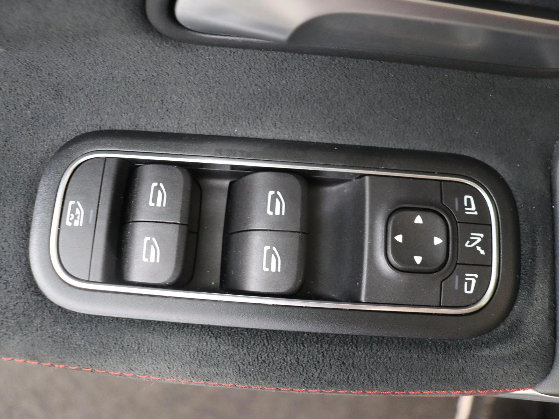 Mercedes-Benz-CLA-image-26