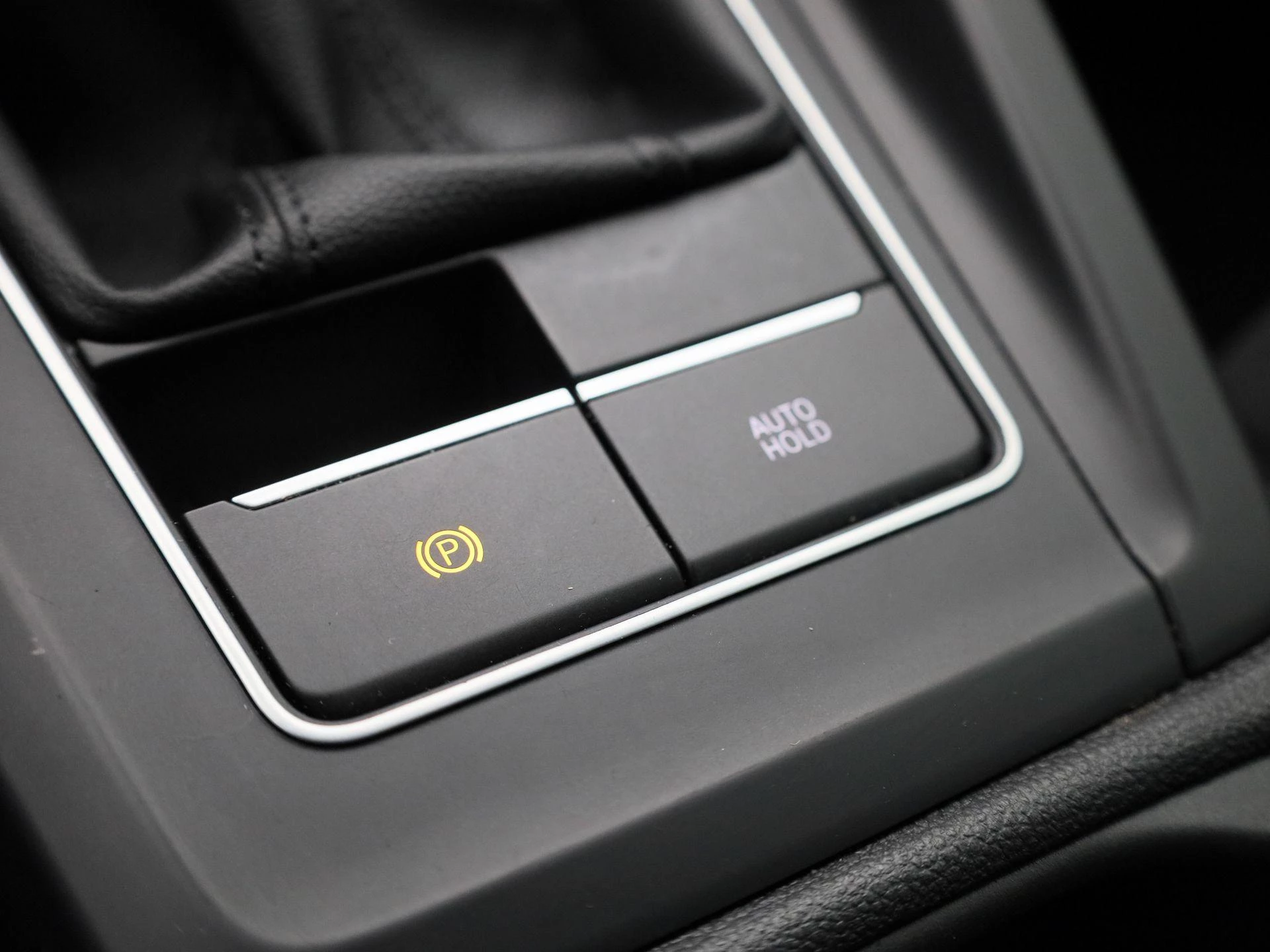 Volkswagen-Golf-image-24
