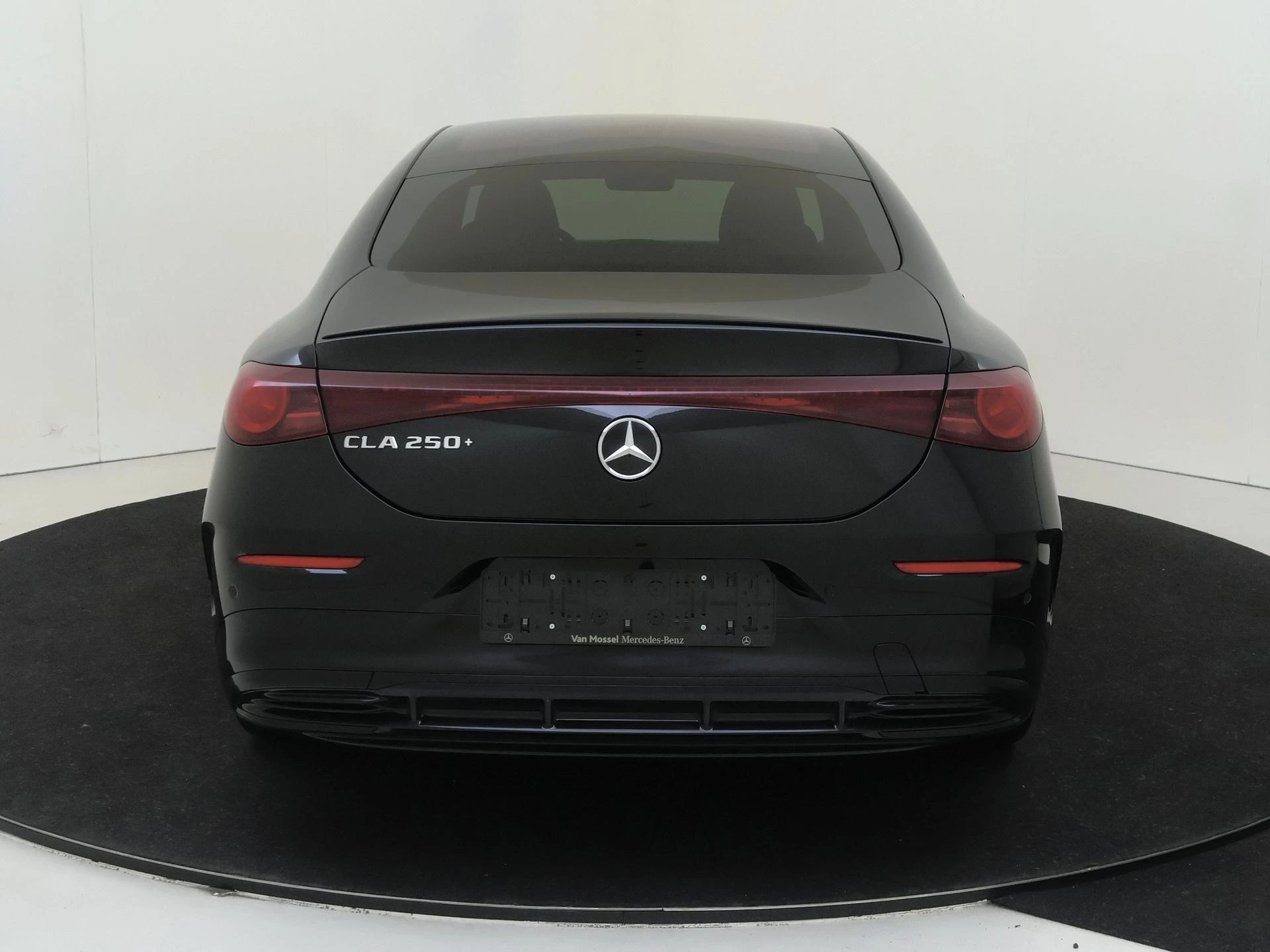 Mercedes-Benz-CLA-image-6