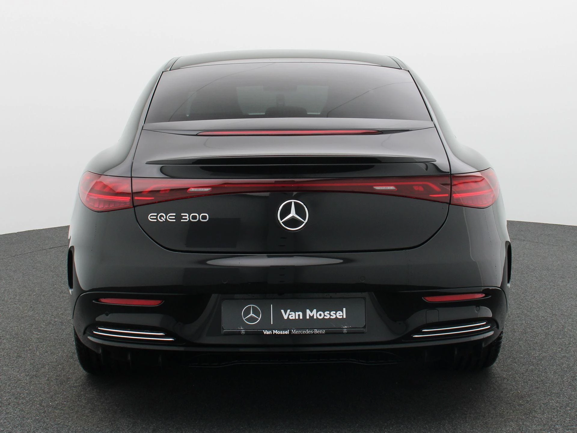 Mercedes-Benz EQE 300 AMG Line + PANORAMISCH DAK + CARPLAY + CAMERA +