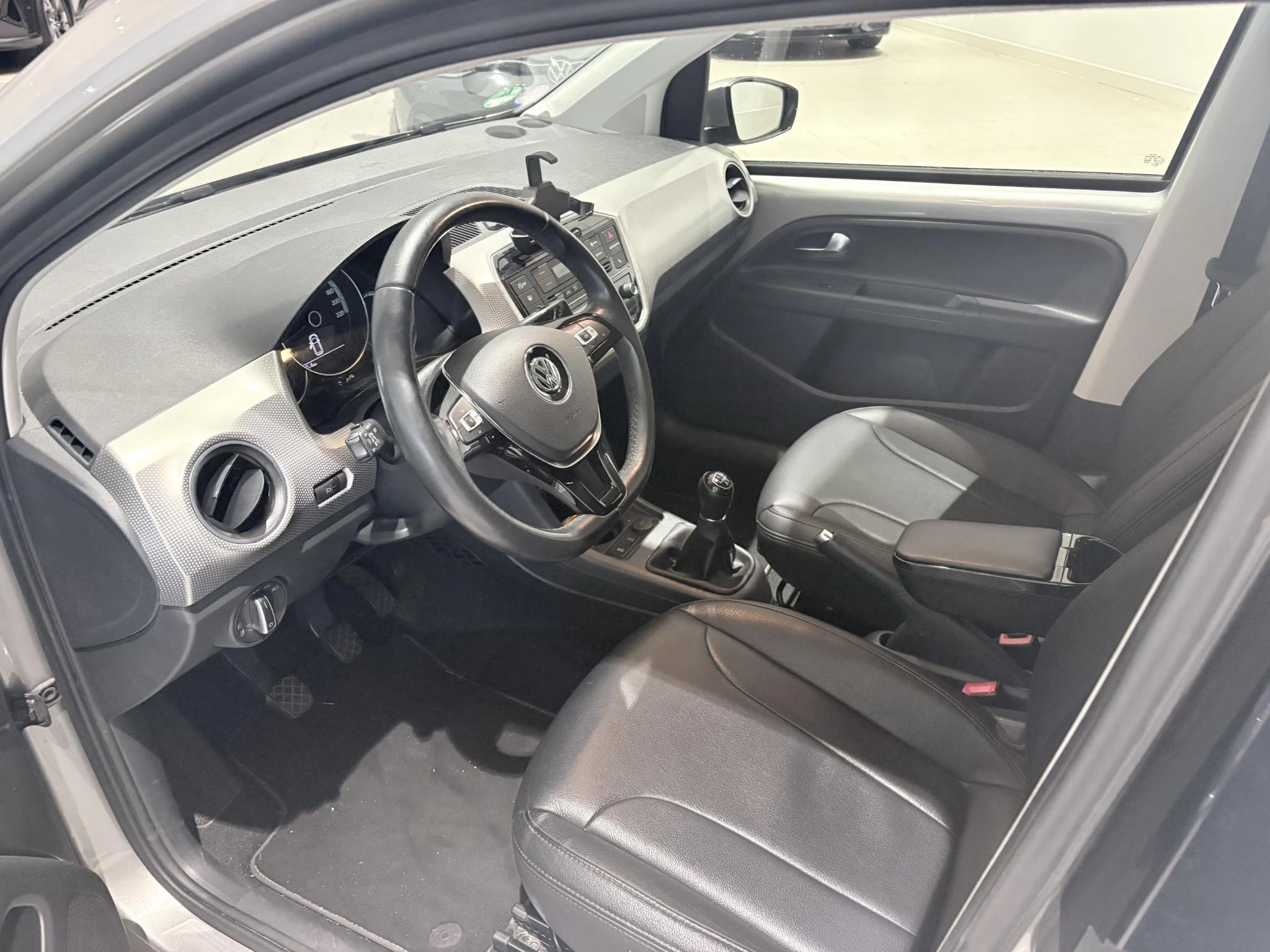 Volkswagen-up!-image-8