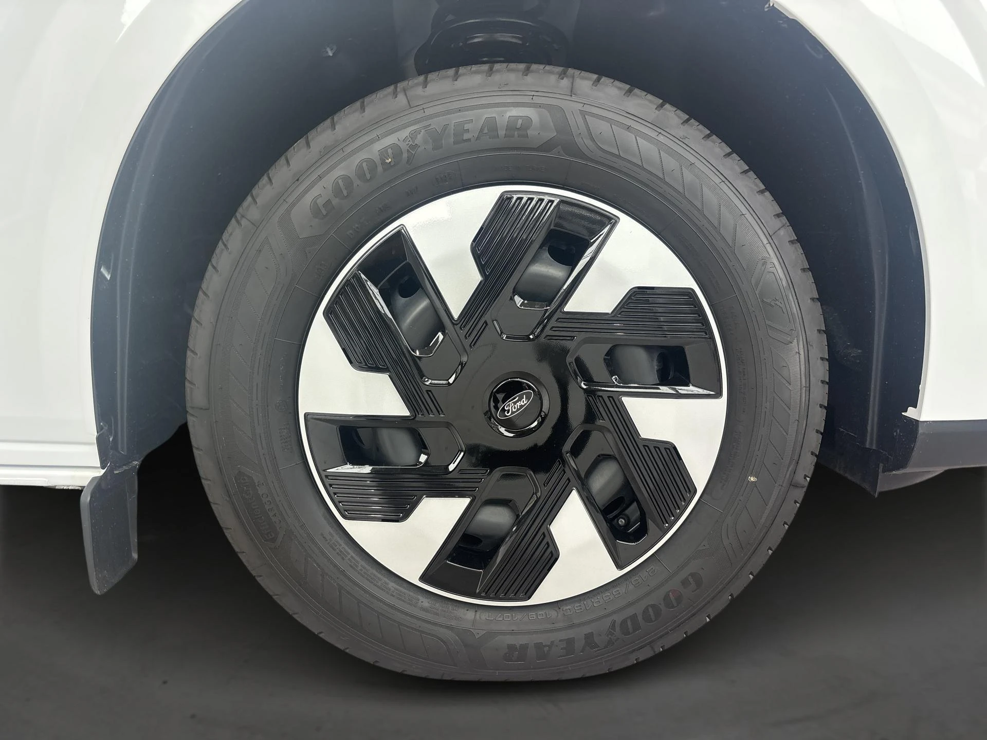 Ford-E-Transit Custom-image-5