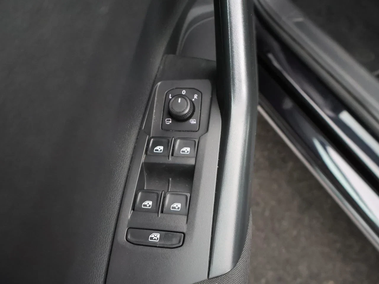 Volkswagen-Polo-image-21