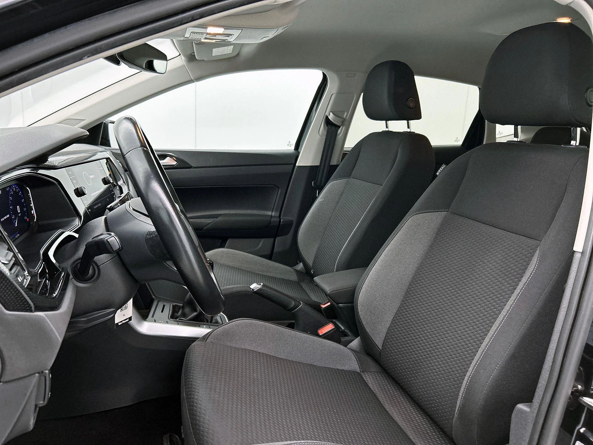 Volkswagen-Polo-image-31
