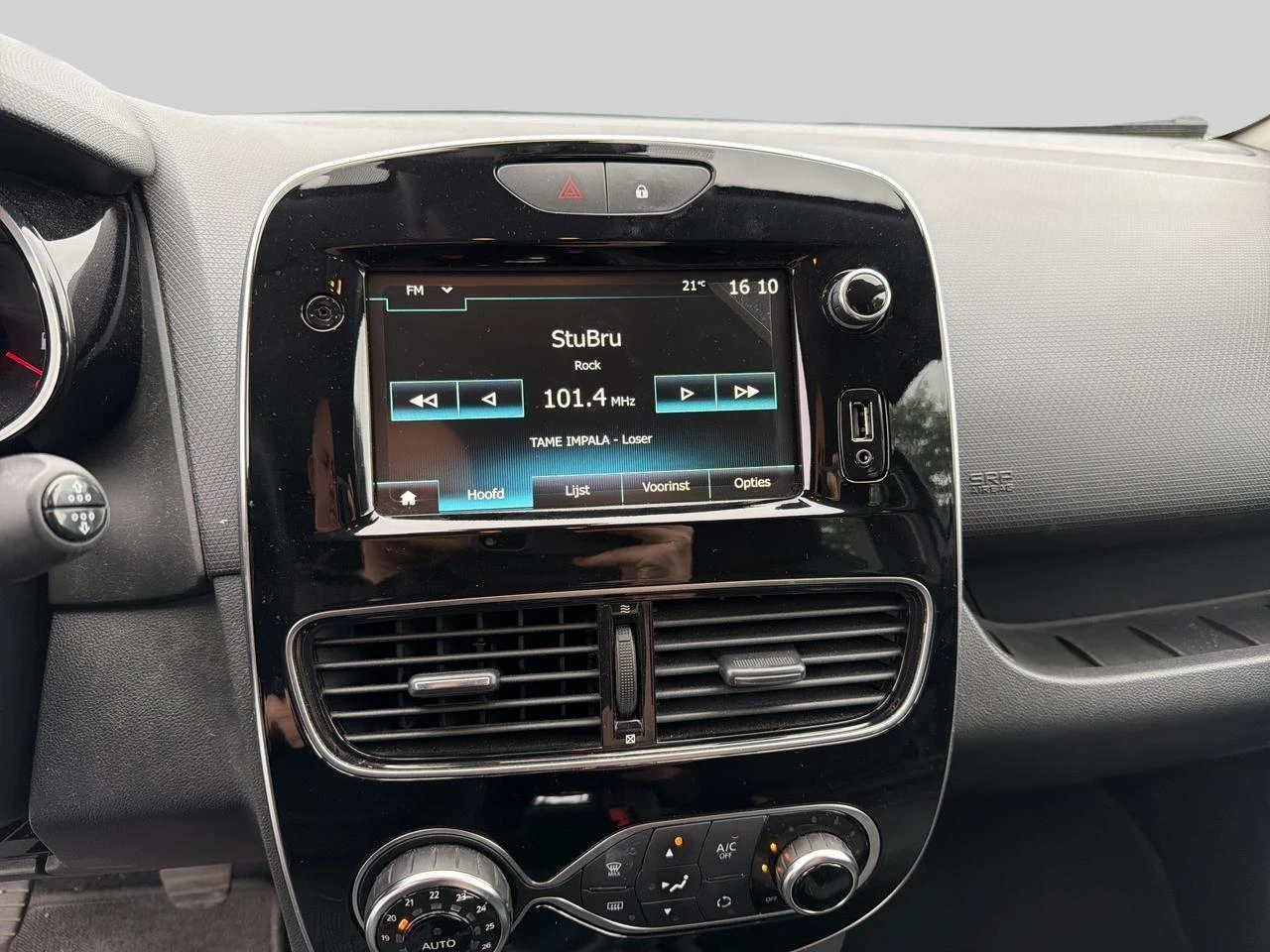 Renault-Clio-image-10
