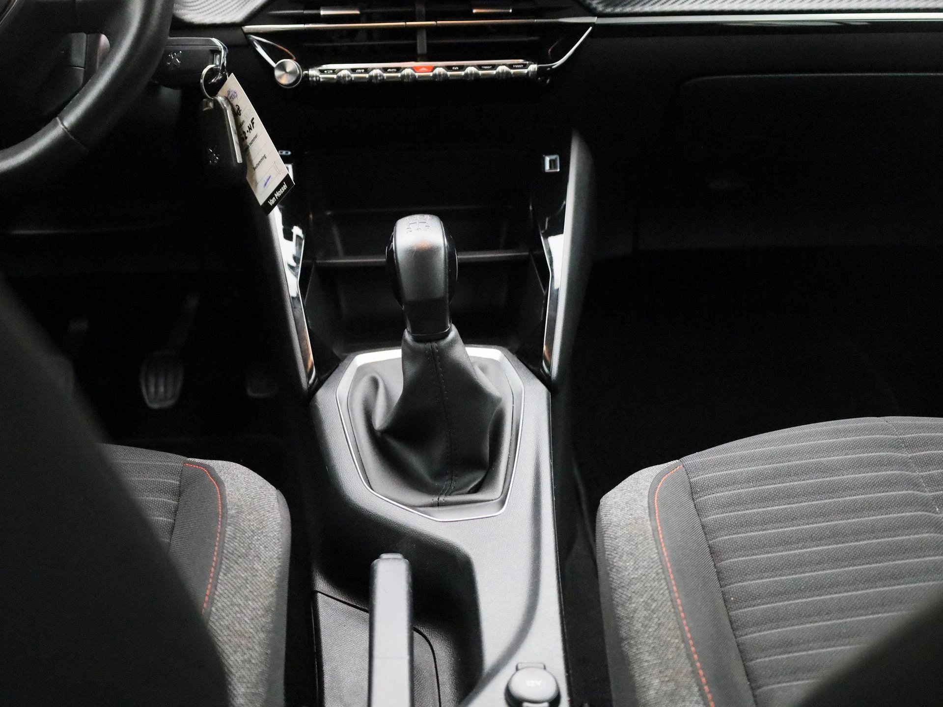 Peugeot-208-image-9