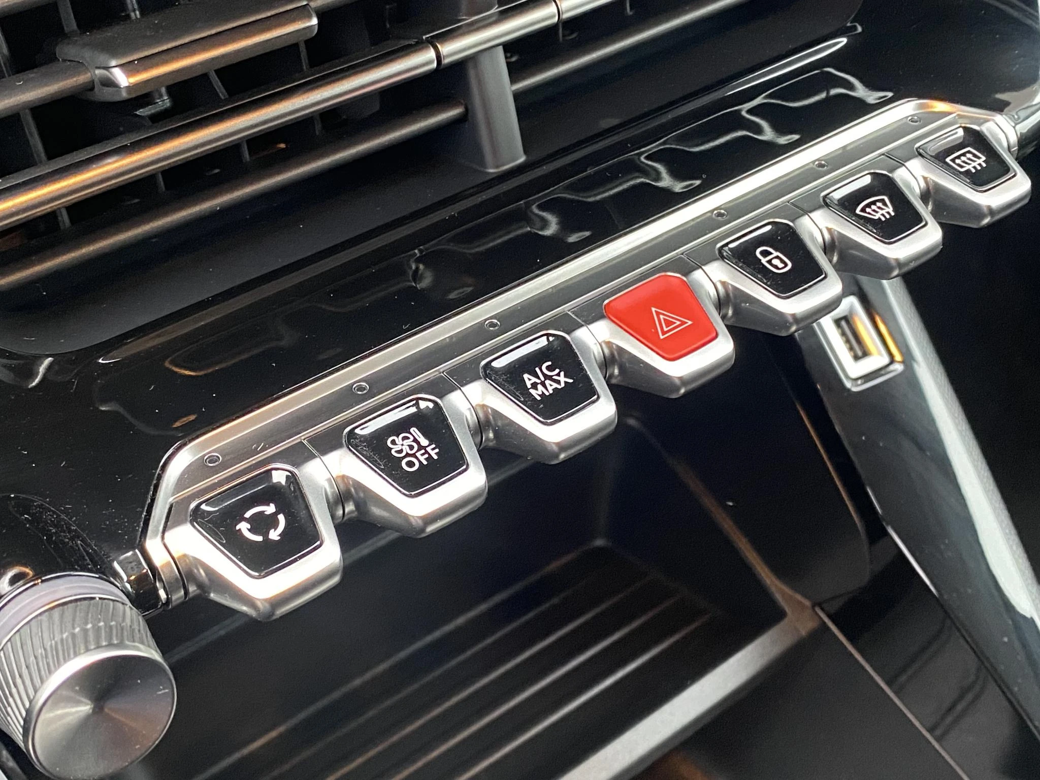 Peugeot-e-208-image-23