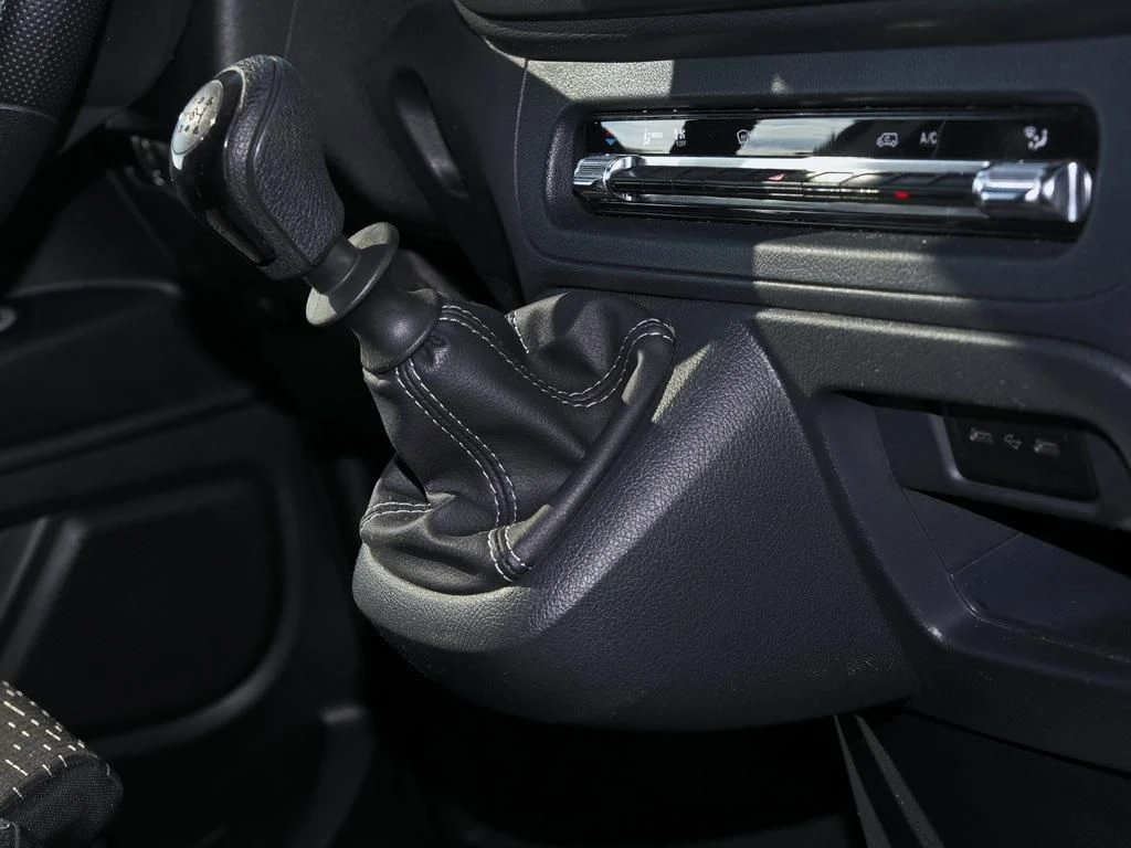 Mercedes-Benz-Vito 116-image-11