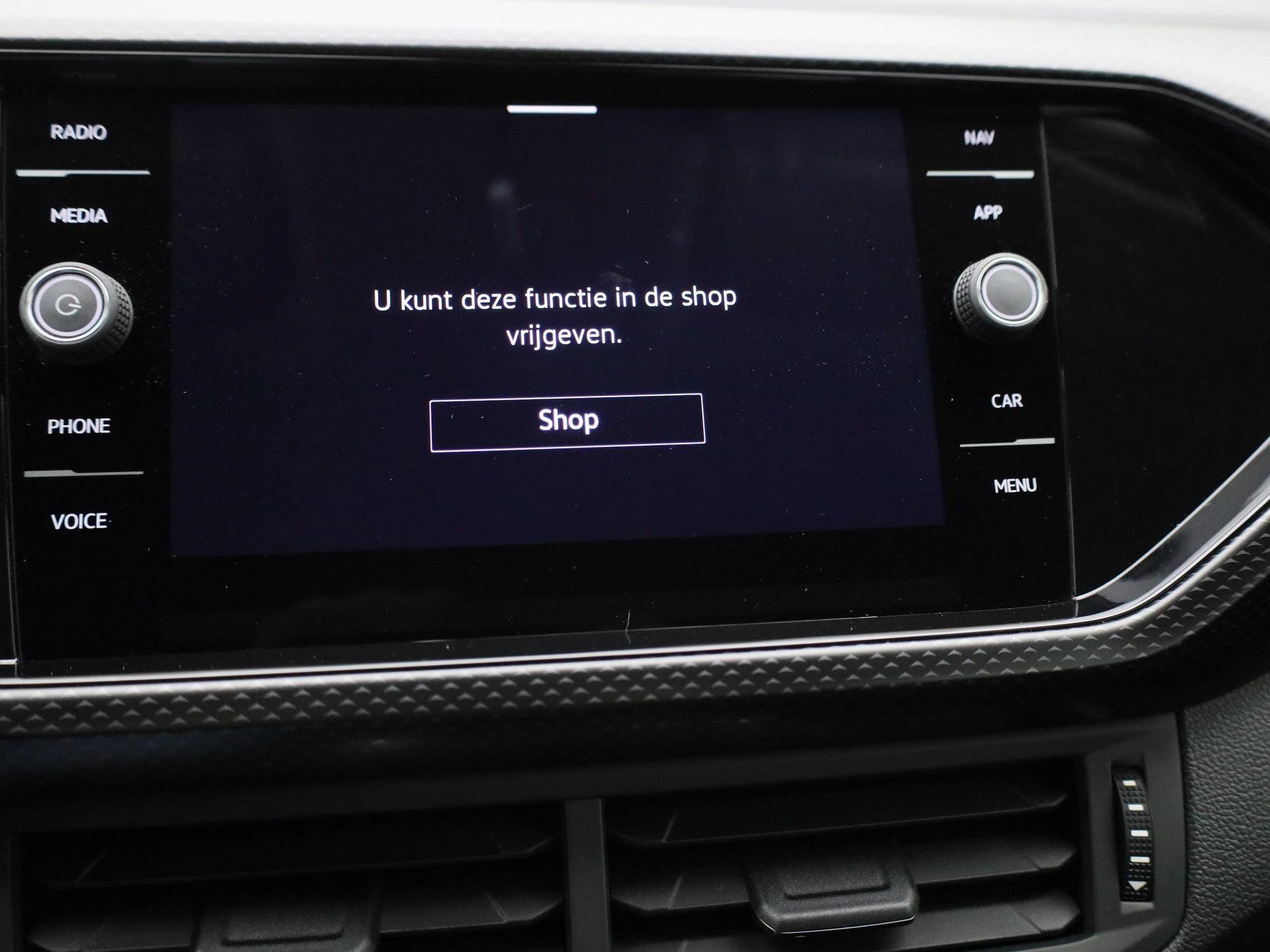 Volkswagen-T-Cross-image-16
