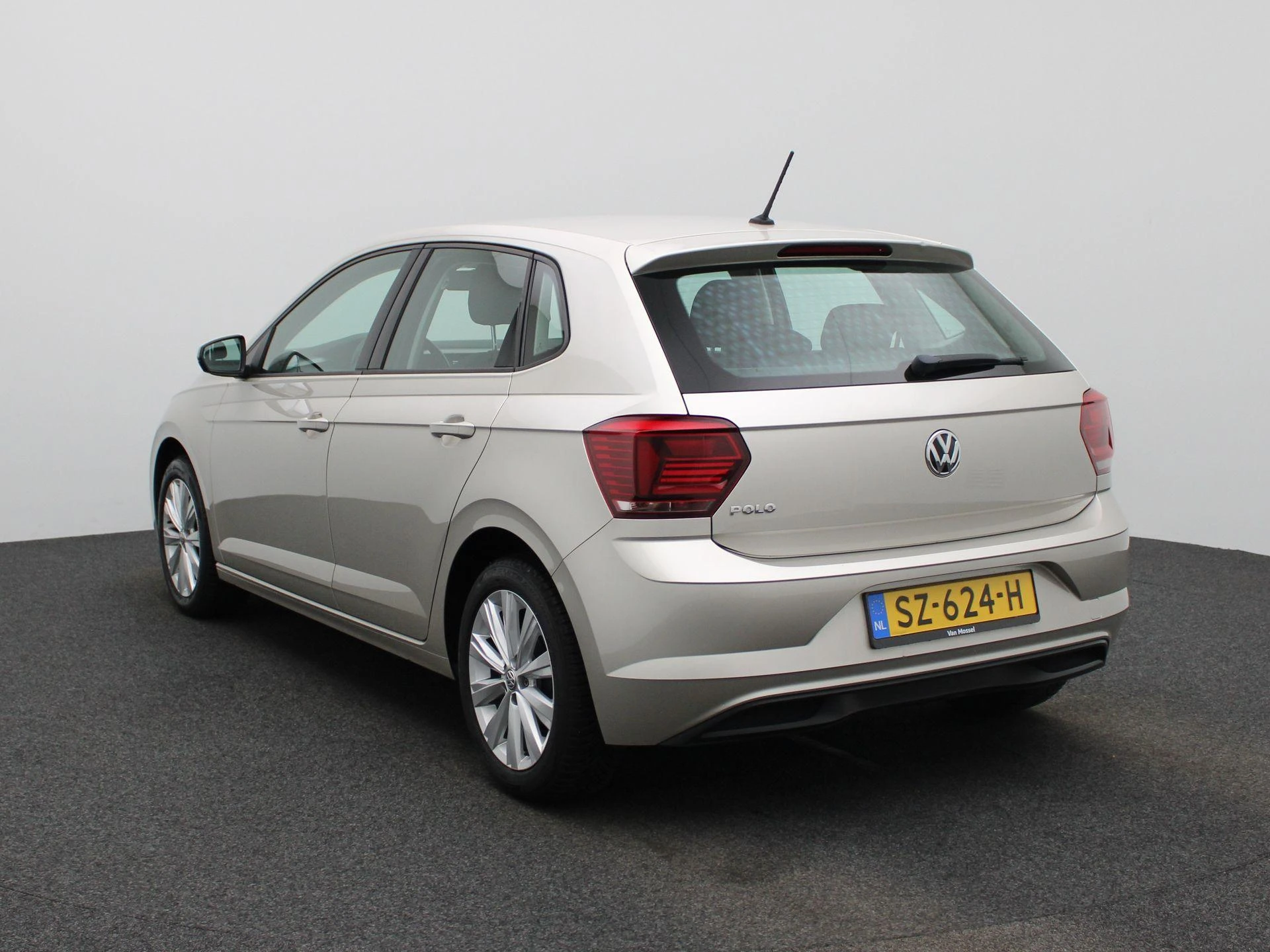 Volkswagen-Polo-image-1