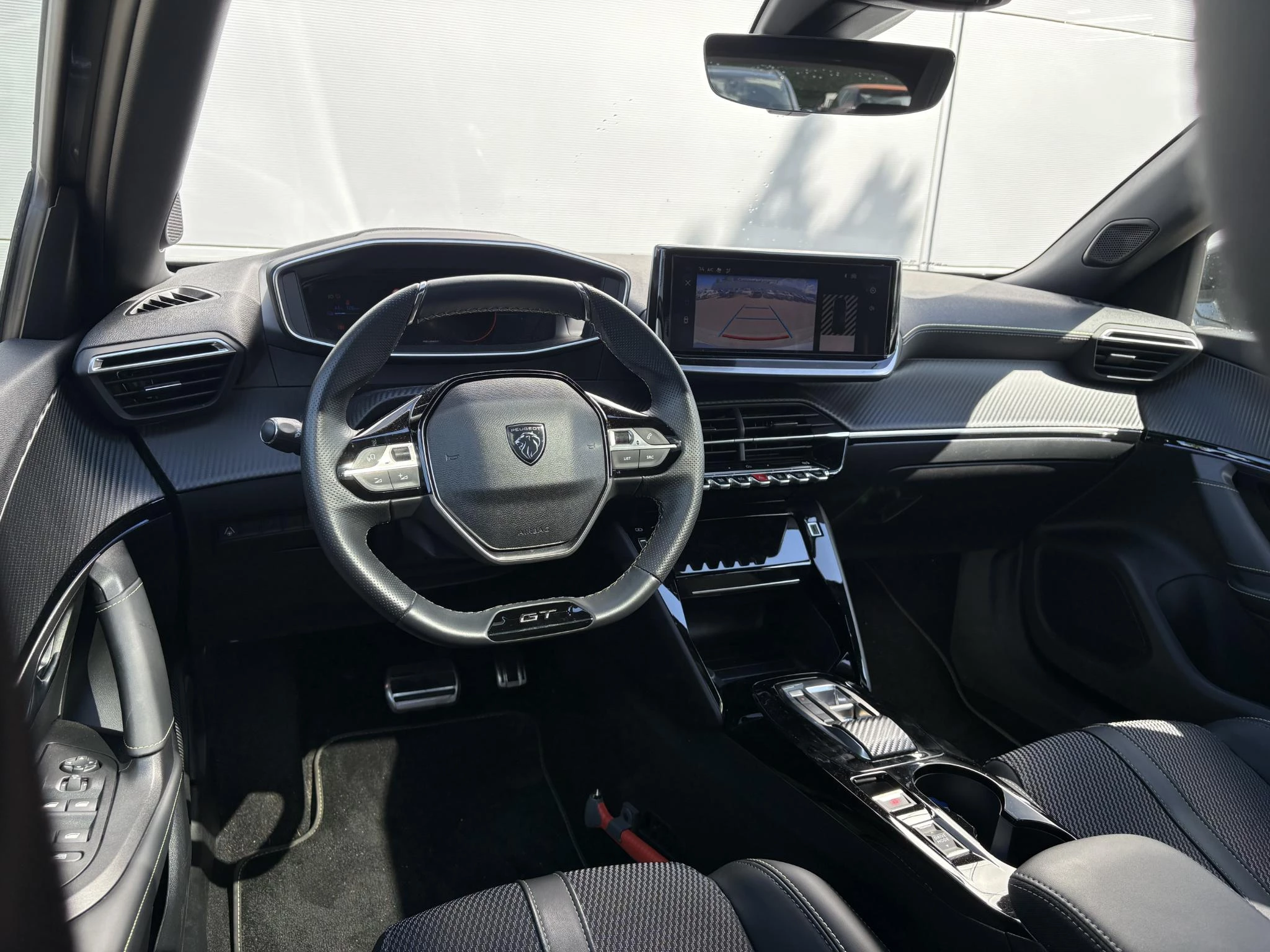 Peugeot-e-2008-image-11