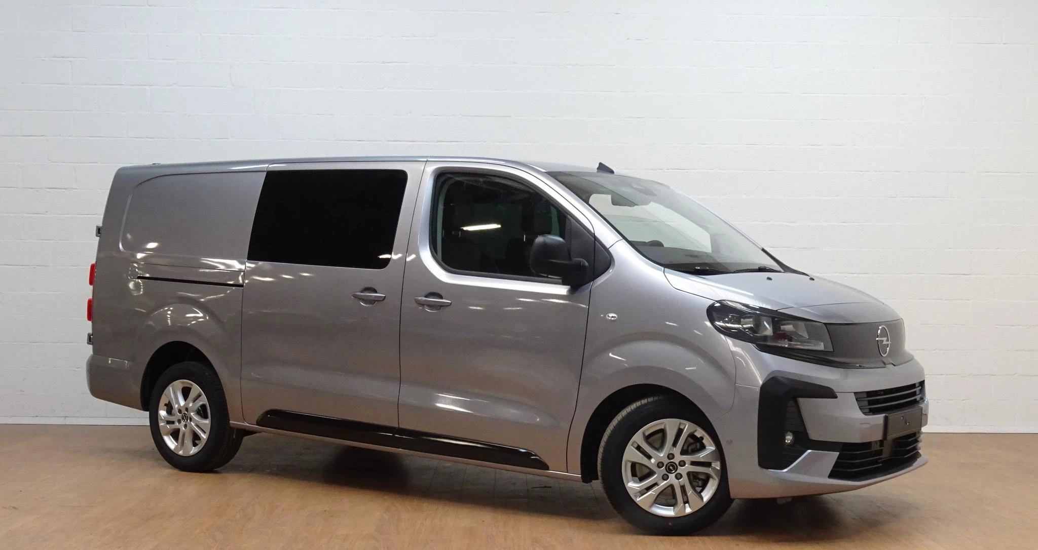 Opel-Vivaro-image-1