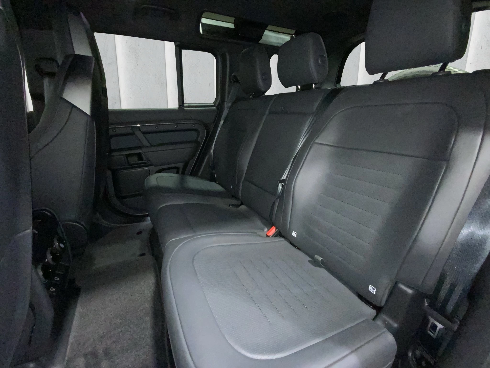 Land Rover-Defender-image-10