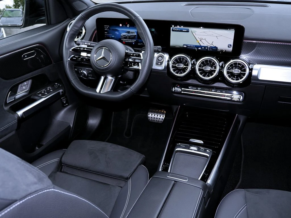 Mercedes-Benz-GLB 200 d-image-9