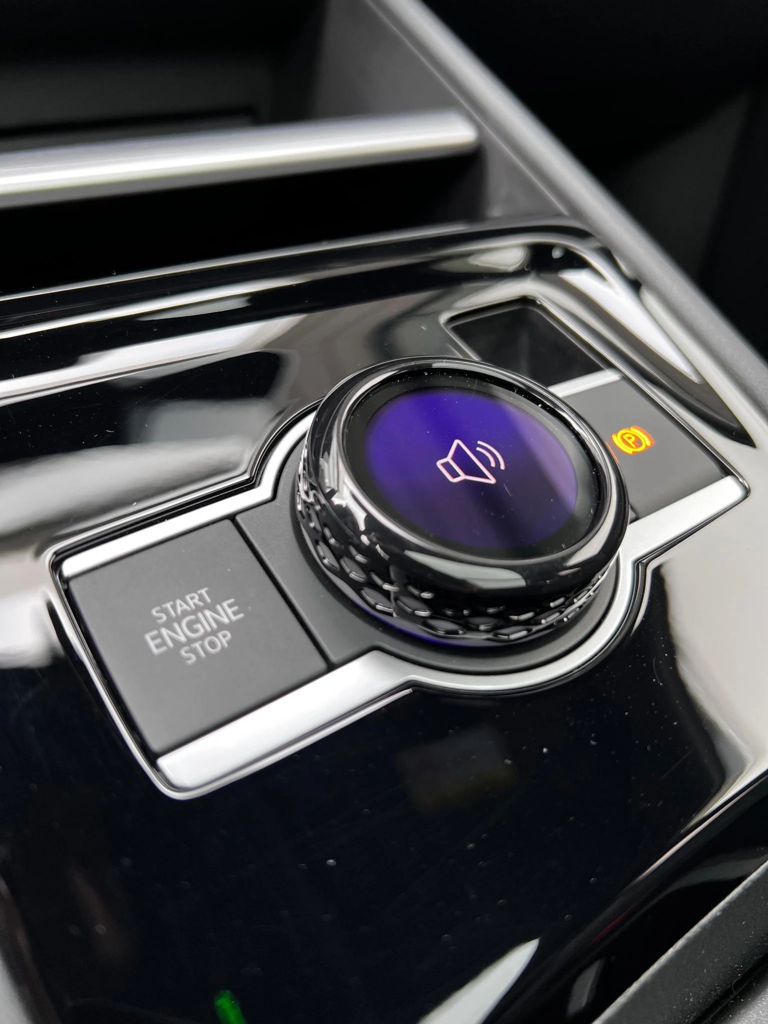 Volkswagen-Tiguan-image-18