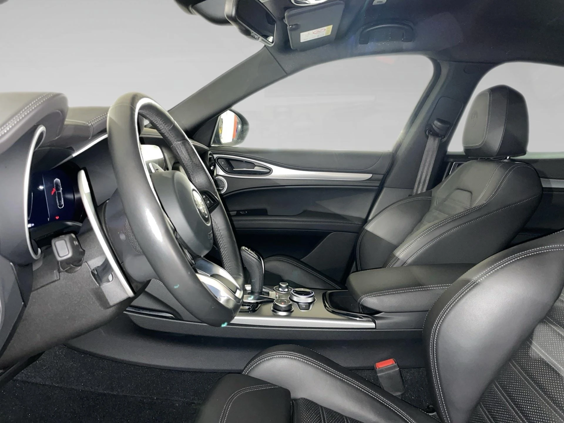 Alfa Romeo-Stelvio-image-3