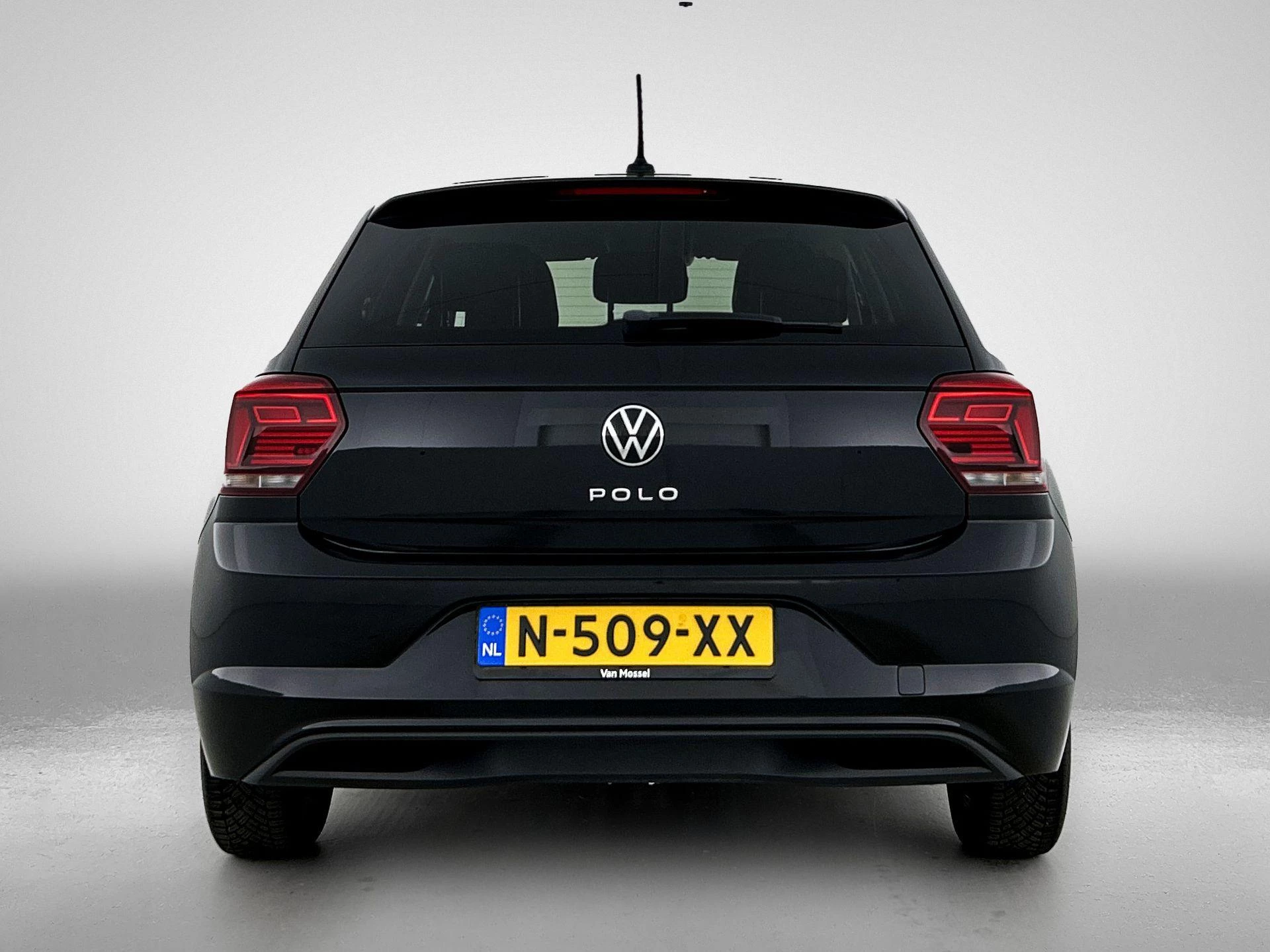 Volkswagen-Polo-image-2