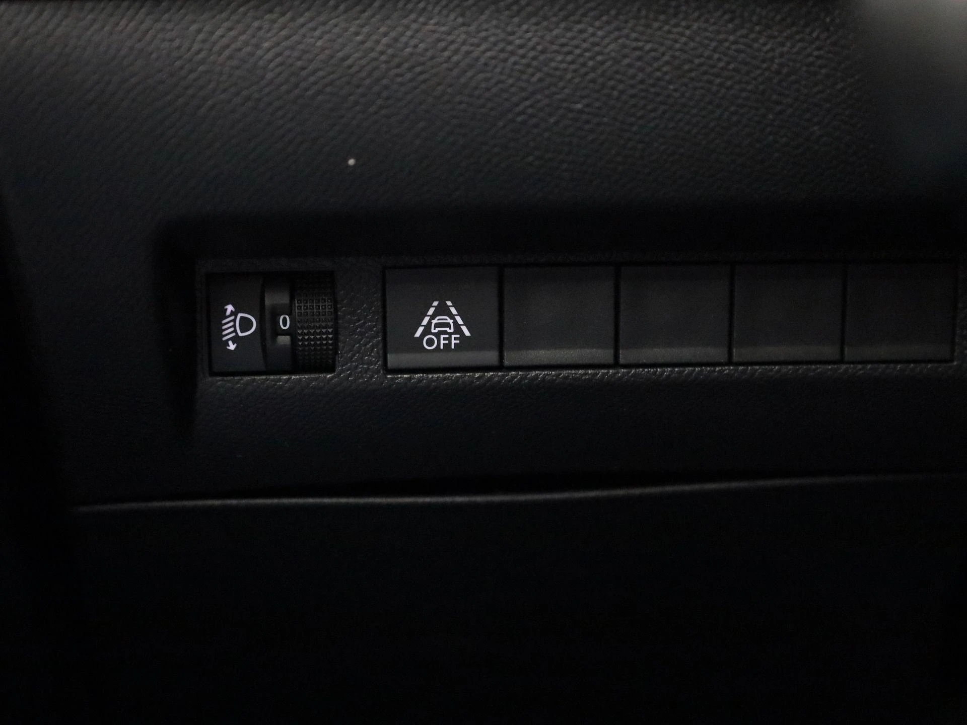 Peugeot-e-208-image-27