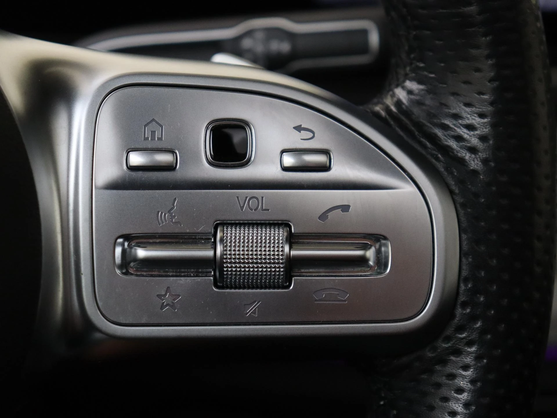 Mercedes-Benz-GLE-image-12