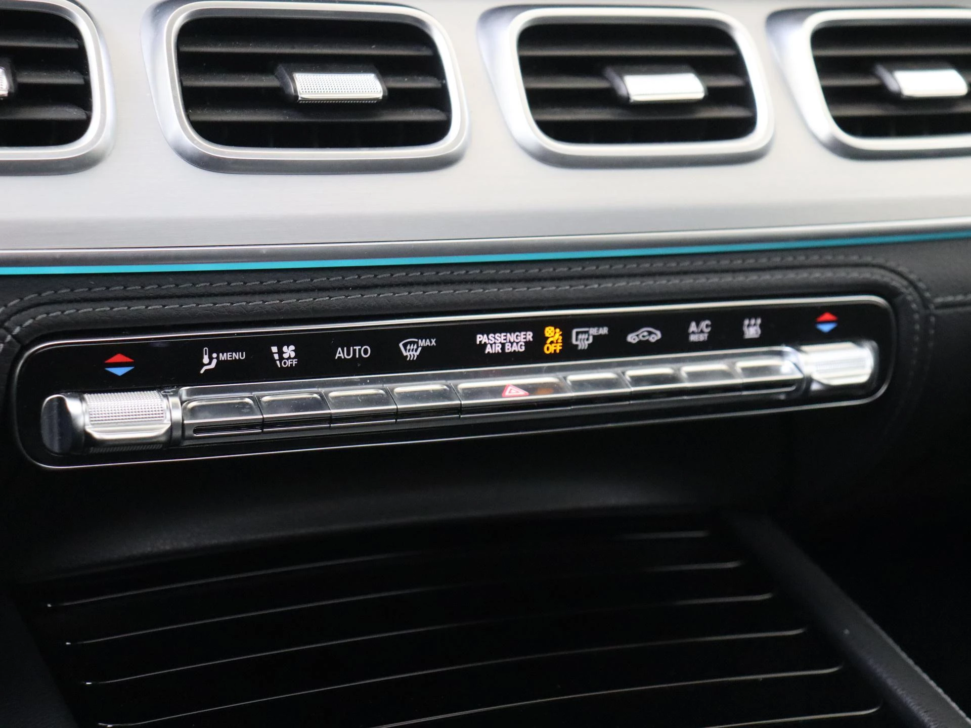 Mercedes-Benz-GLE-image-19