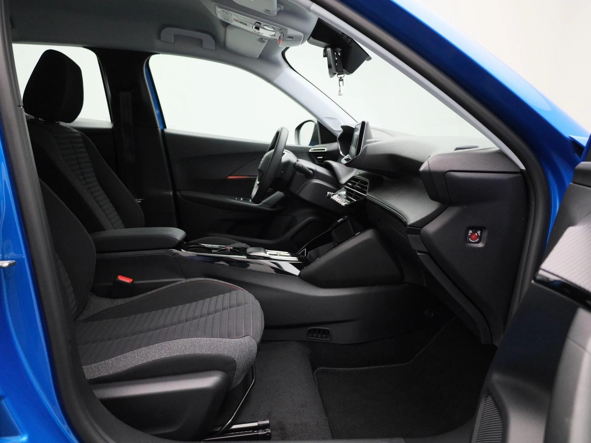 Peugeot-e-2008-image-40