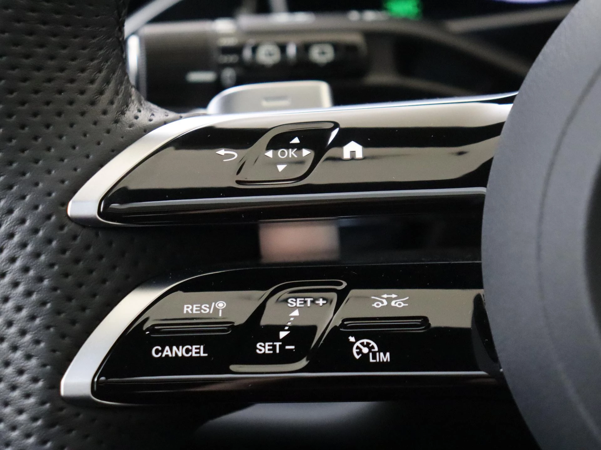 Mercedes-Benz-E-Klasse-image-12