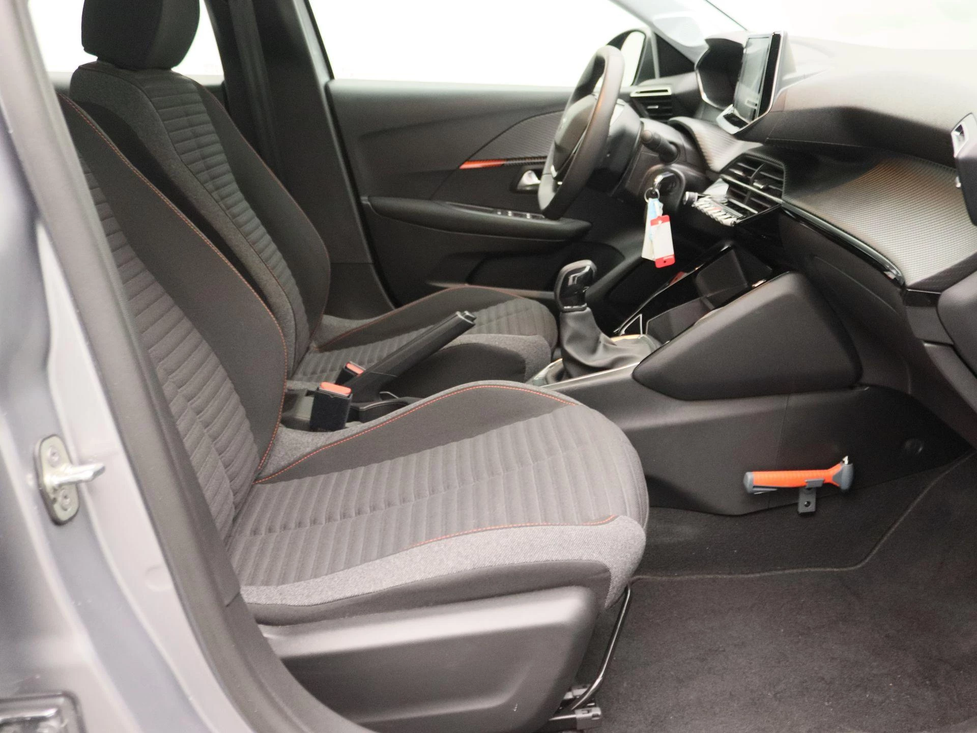 Peugeot-208-image-26